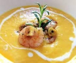 Karotten-Ingwer-Suppe mit Kokosmilch