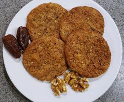 Weihnachtscookies mit Walnüssen und Datteln