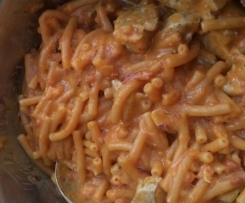 Nudeln in Tomatenrahmsoße mit Hähnchenbrustfilet