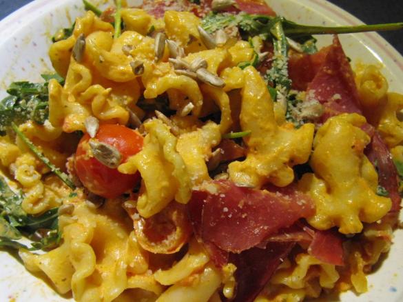 Pasta mit Rucola und Schinken