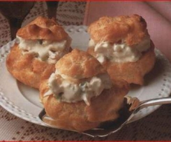 Windbeutel gefüllt mit Frischkäse und Hähnchen