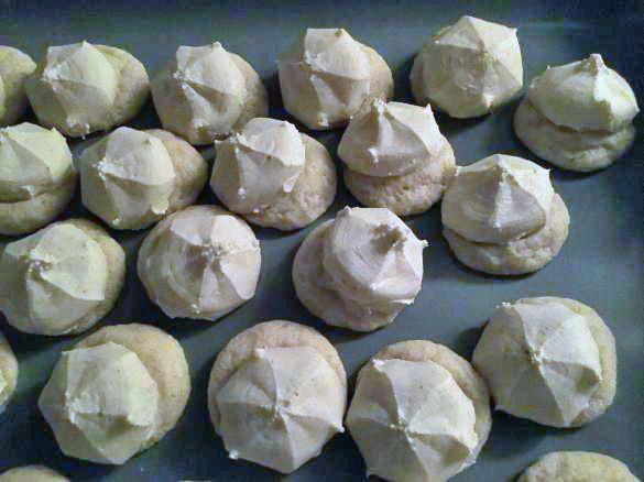 Anisplätzchen mit Gebäckpresse