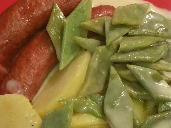 Flache Bohnen mit Mettwurst und Kartoffeln