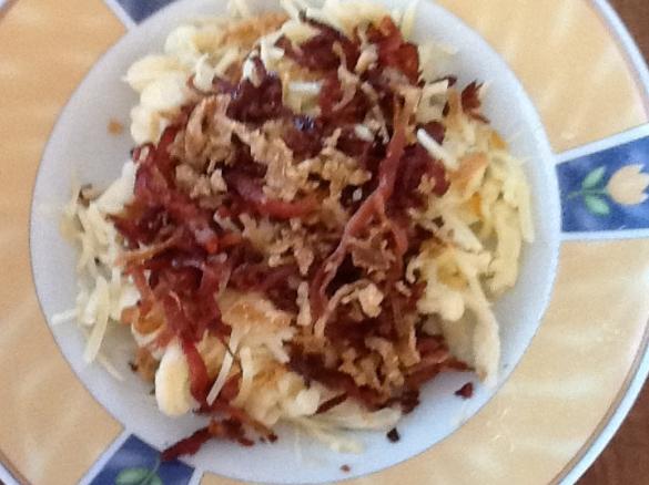 Käsespätzle mit gebratenem Speck