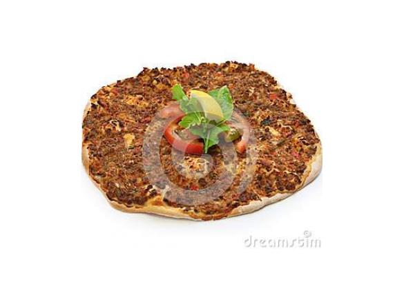 Pizza mit Hackfleischbelag im Pizzaofen Alfredo