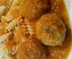 Hackfleisch Bällchen in spanischer Soße 