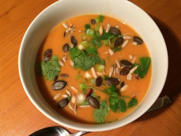 Fruchtige Curry-Kokos-Suppe