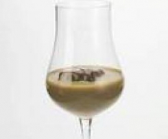 Variation von Amarettolikör