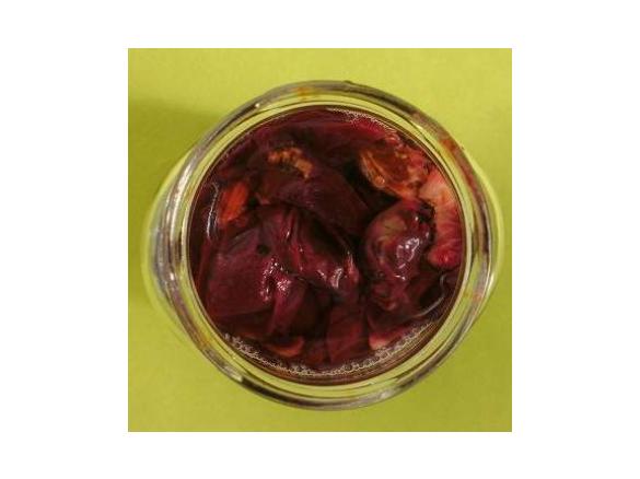 Likör vom roten Weinbergpfirsisch