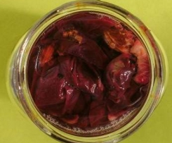 Likör vom roten Weinbergpfirsisch