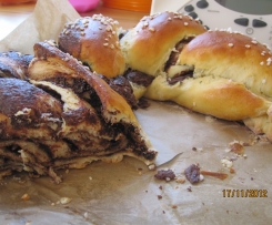 Hefezopf mit Nutellafüllung
