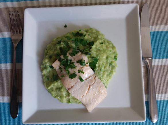 Fischfilet auf Sellerie-Erbsen-Püree