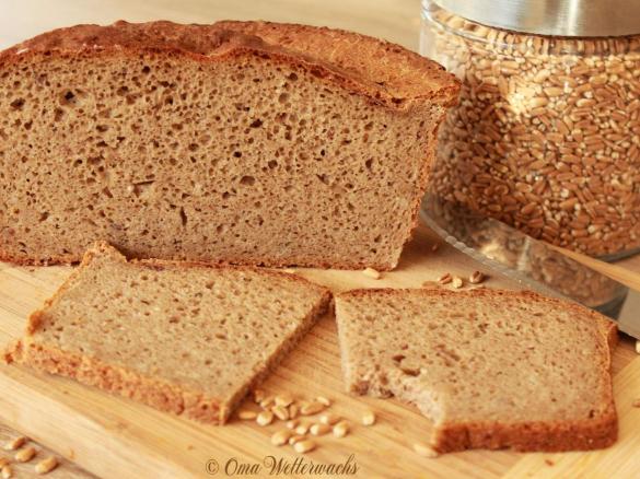 Roggen-Bauernbrot mit Bacon und Parmesan