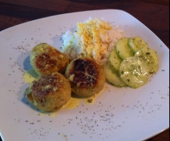 Fischbällchen in Currysoße 