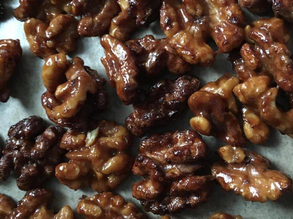 Walnüsse in würzigem Knuspermantel