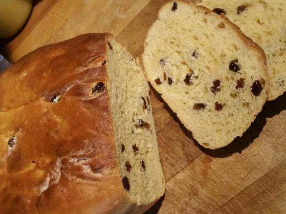 Rosinenbroiche im Römertopf gebacken