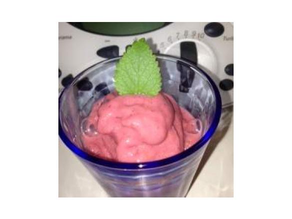 Veganes Erdbeereis (mit Banane)