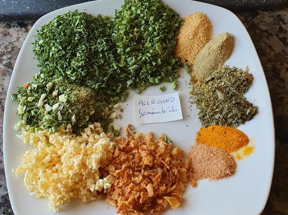 Schnelles Allround  Instant-Gemüsebrühe-Pulver bzw. Salatgewürz