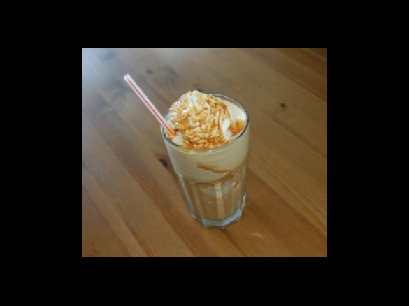 Variation von Eiskaffee Cafe Frappe - Frappuccino Art