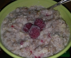 Porridge oder auch Haferbrei aus Dinkelflocken 