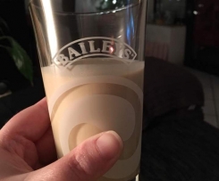 Eiskaffee-Sahne-Likör