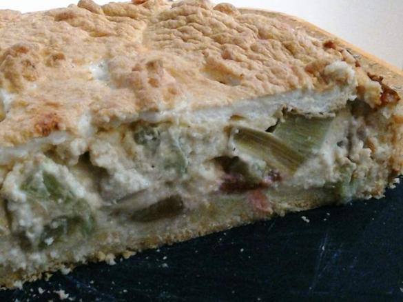 Rhabarberkuchen mit Griespudding