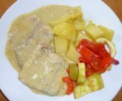 Seelachs mit Kartoffeln, Paprika und Senfsaue