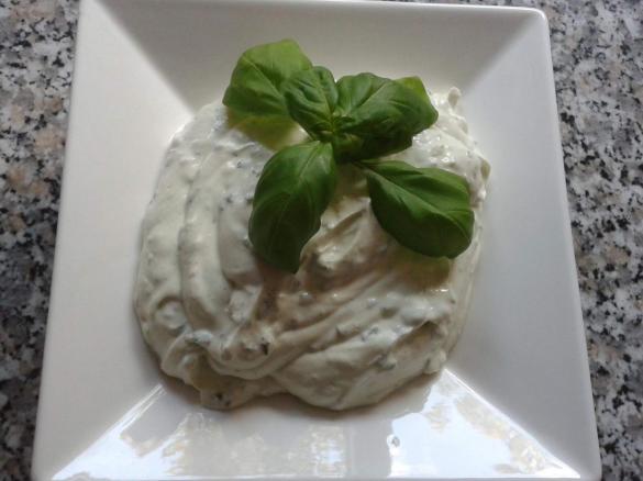 Basilikum-Dip