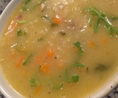 Kartoffelsuppe mit Apfel und Rucola ( vegan )
