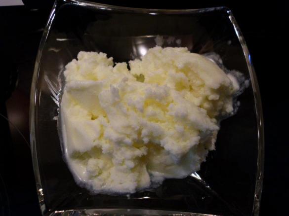 Buttermilch-Zitronen-Eis aus dem genialen "Einfach lecker"-Kochbuch