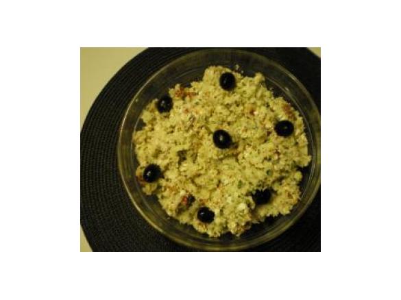 Krautsalat mit Feta und getrockneten Tomaten