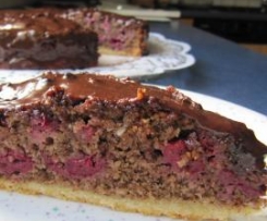 Schokoladentorte mit Kirschen