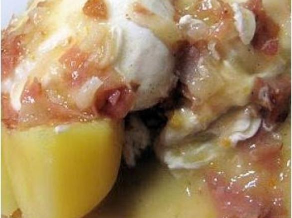 Verlorene Eier in einer süßsauren Specksoße