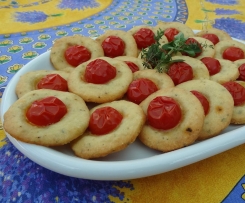 Parmesan Sandgebäck mit Kirschtomaten (zum Aperitif)