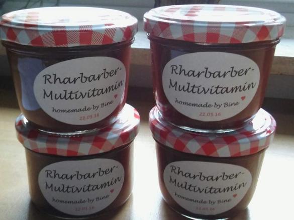 Variation von Rhabarbermarmelade Multivitamin