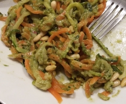 Variation Basilikum-Walnuss Pesto - mit Gemüsespaghetti Low Carb