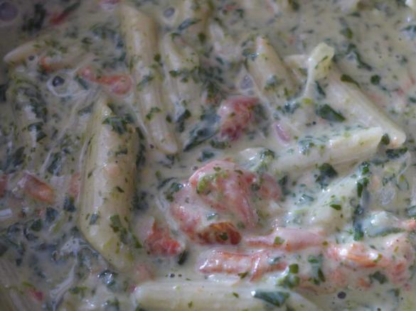 Penne in Gorgonzola-Spinat-Soße