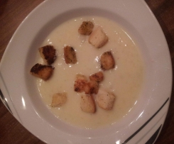 Blumenkohlsüppchen mit Kräutercroutons