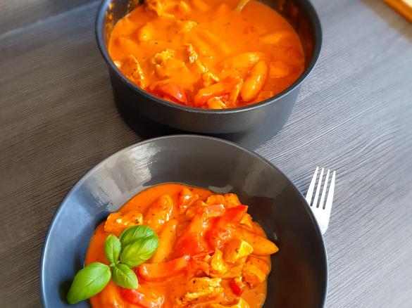 Hähnchentopf mit Paprika und Schupfnudeln