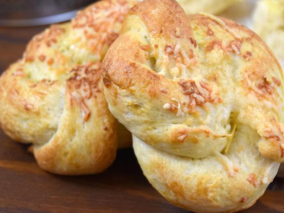 Parmesan-Knoblauch-Knoten