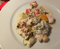 Hühnchen im Gemüsebett mit Käse-Kräuter-Sosse