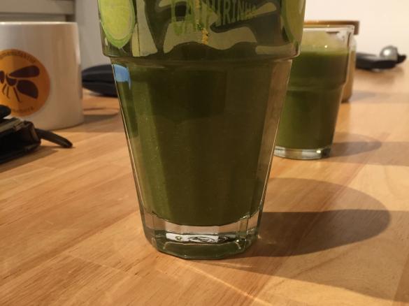 Grüner Smoothie mit Feldsalat