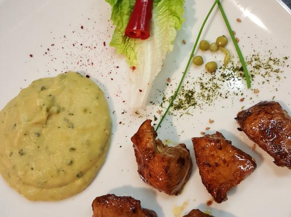 Gerrys in Zaubermarinade gereifte Hühnchenbrust mit feinem Kartoffel-Zucchini-Püree