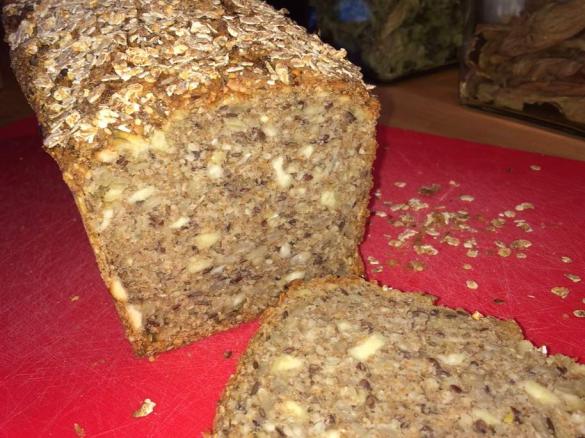 Weltbestes Dinkelvollkornbrot mit vielen Körnern und Nüssen