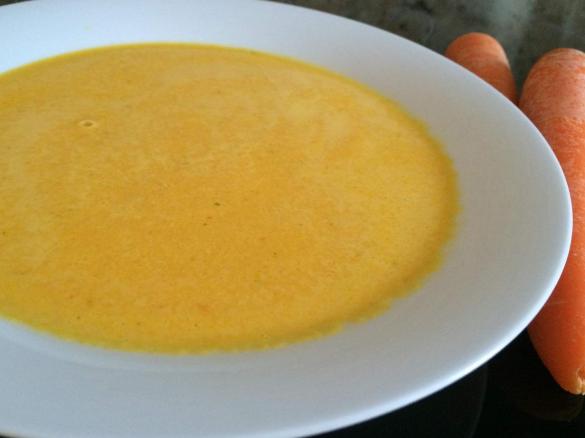 Möhrensuppe mit Parmesan