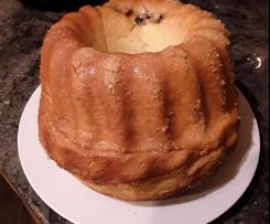 Kärntner Reindling (gefüllter Gugelhupf mit Nüssen und Rosinen)
