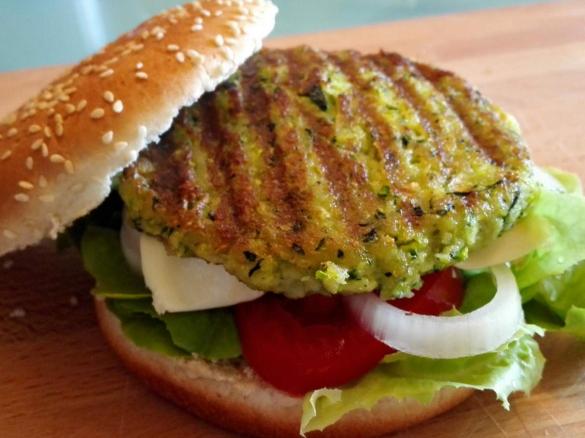 superschnelle Zucchini-Patties für Burger