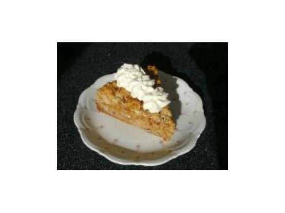 Apfel-Walnuß-Torte mit saurer Sahne Haube