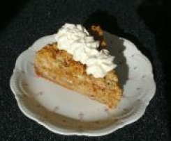 Apfel-Walnuß-Torte mit saurer Sahne Haube