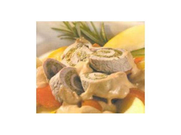 Kalbsröllchen auf Gemüse mit Thunfischsauce